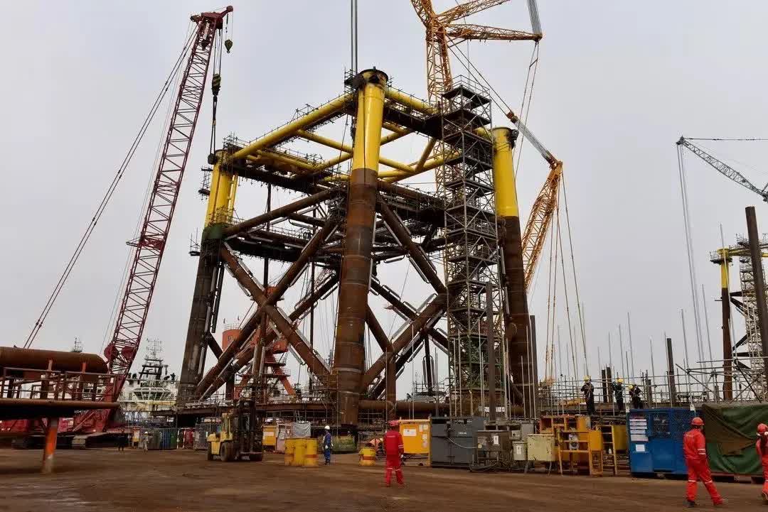 EZW11S-200/4000 風(fēng)塔重型卷板機(jī)